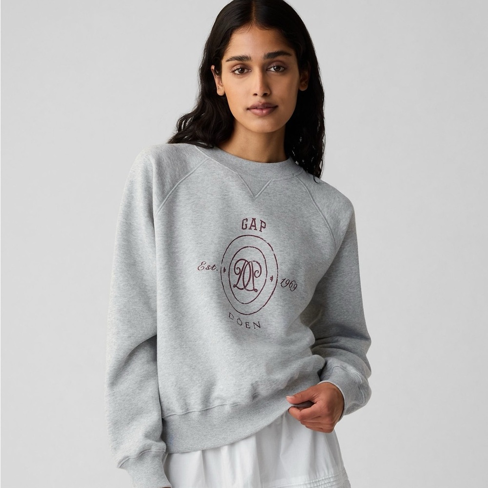 GAP Women's Gray Logo Crewneck Sweatshirt